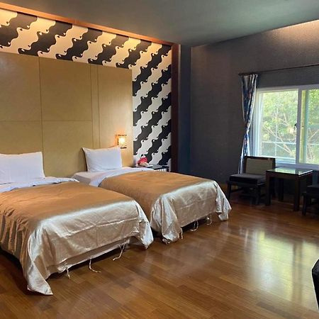 Treasure Island Motel - Fengshan 高雄市 エクステリア 写真