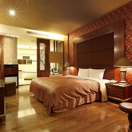 Treasure Island Motel - Fengshan 高雄市 エクステリア 写真